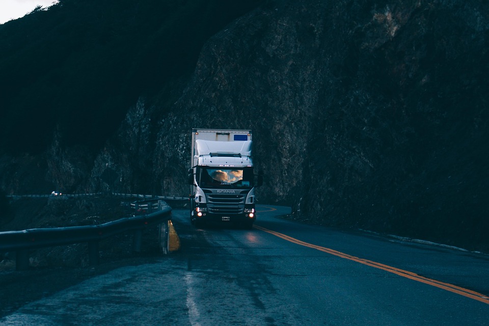 truck-2591007_960_720